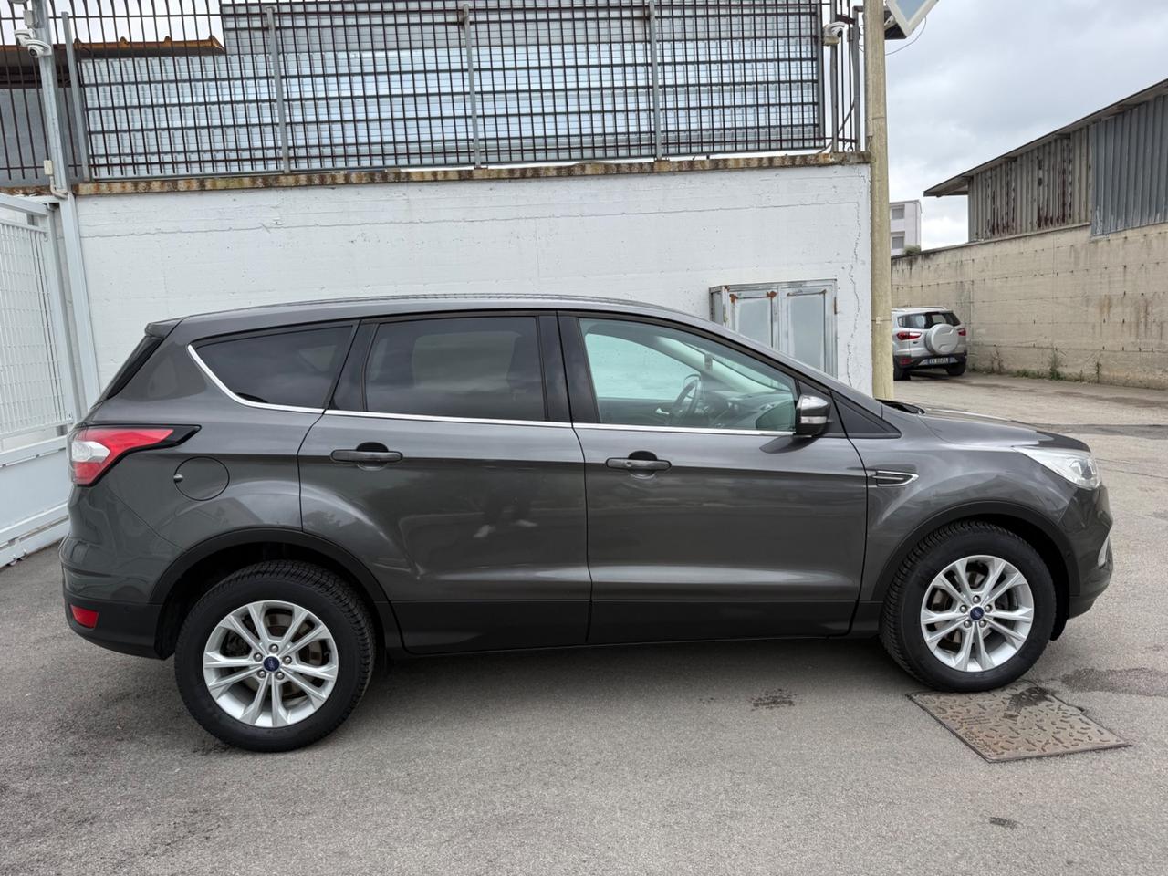 Ford Kuga 1.5 TDCI 120 CV Cambio Automatico