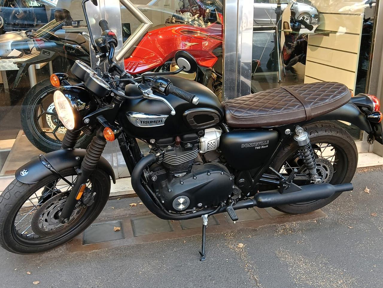 Triumph Bonneville T100 BLACK