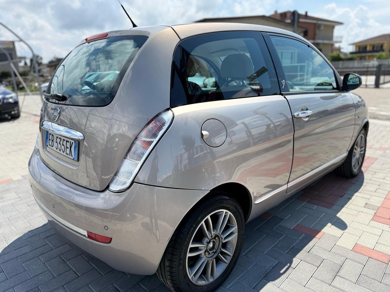Lancia Ypsilon 1.2 69CV Platino OK NEOPATENTATI