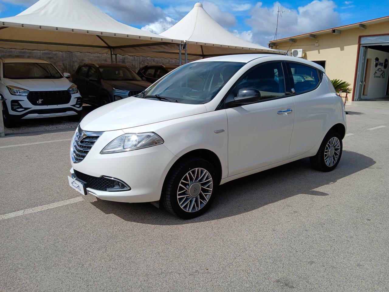 Lancia Ypsilon 0.9 TwinAir 85 CV 5 porte Metano Ecochic Gold