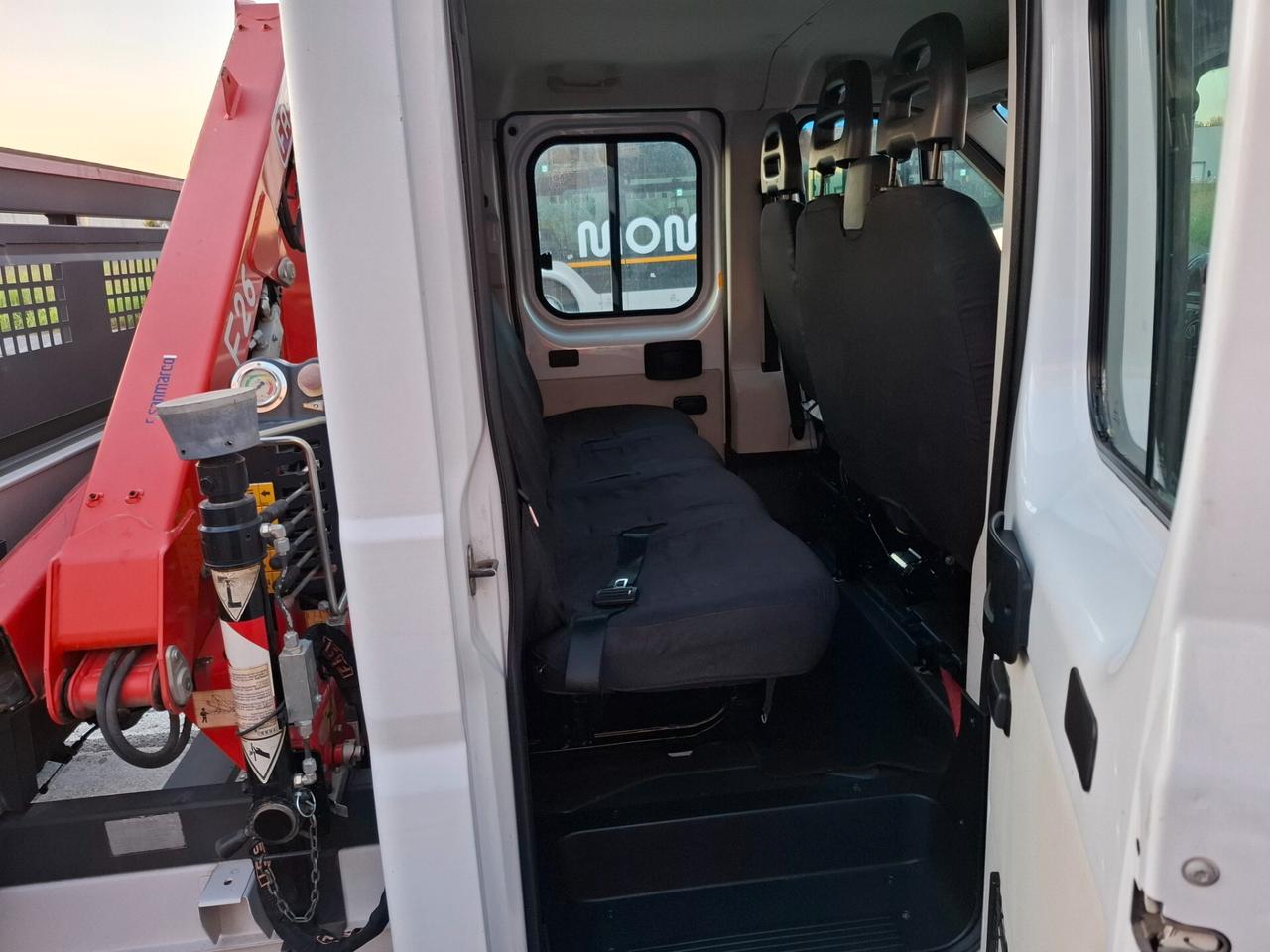 Fiat Ducato 2.3 cassonato con Doppia cabina 7 posti allestito con Gru Fassi