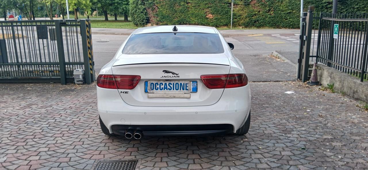 Jaguar XF 2.0 D 180 cv automatica look sportivo