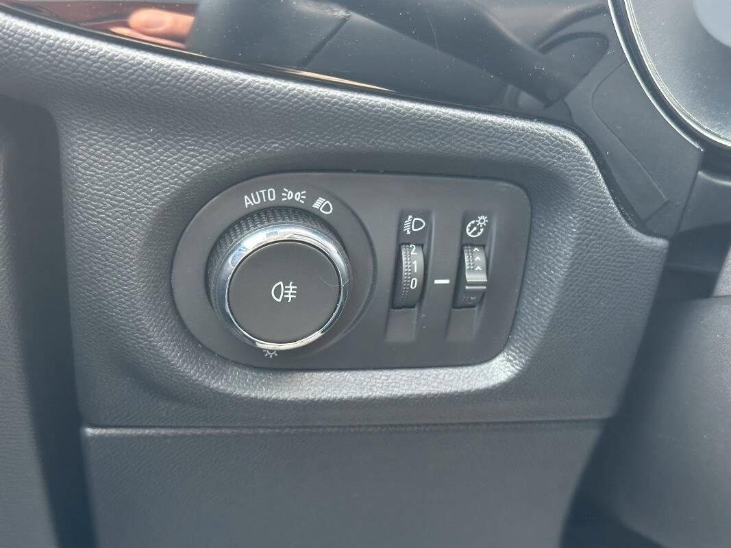 Opel Corsa 1.2 Elegance s&s 75cv con CarPlay