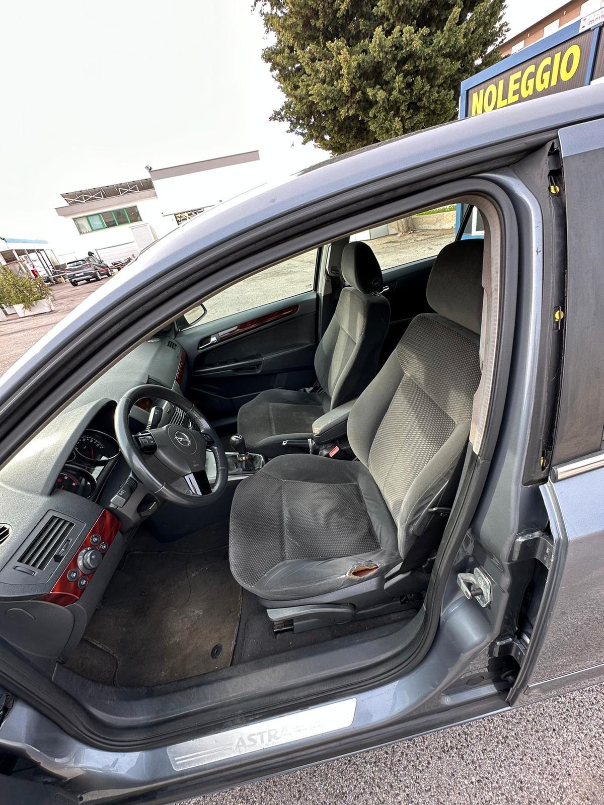 Opel Astra 1.7 CDTI 101CV 5 porte Club