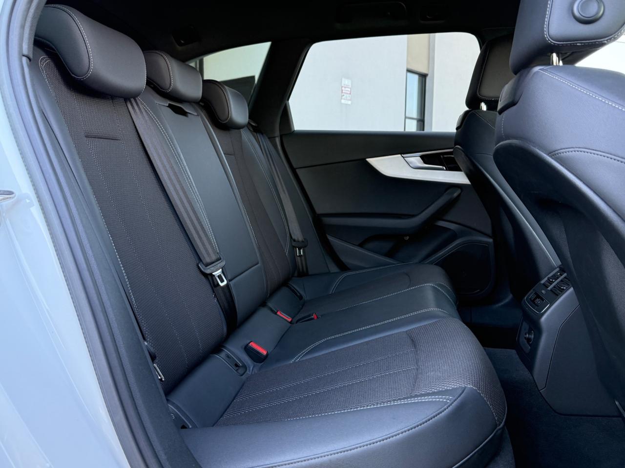 Audi A4 Avant 40 TDI quattro S tronic S line|BLACK LINE