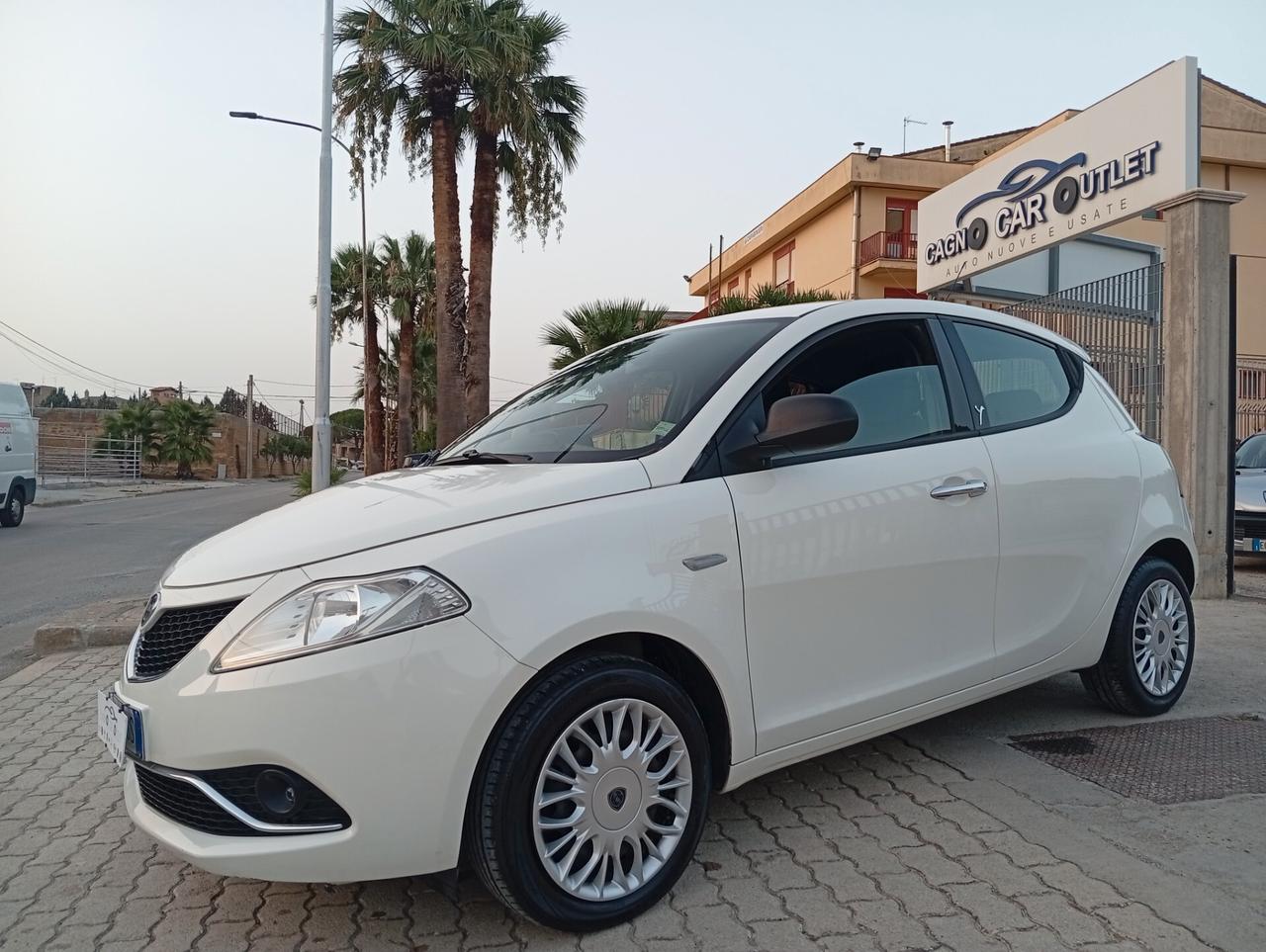 Lancia Ypsilon 1.2 69 CV 5 porte Gold
