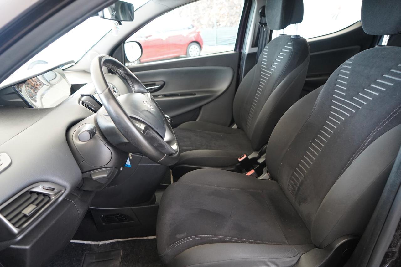 Lancia Ypsilon 1.2 69 CV 5 porte Platinum