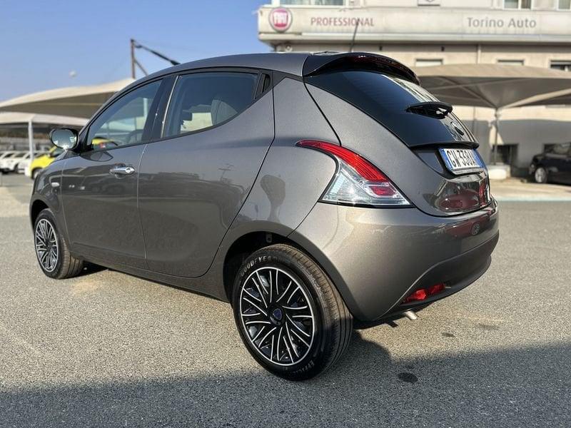 Lancia Ypsilon 1.0 FireFly 5 porte S&S Hybrid Oro