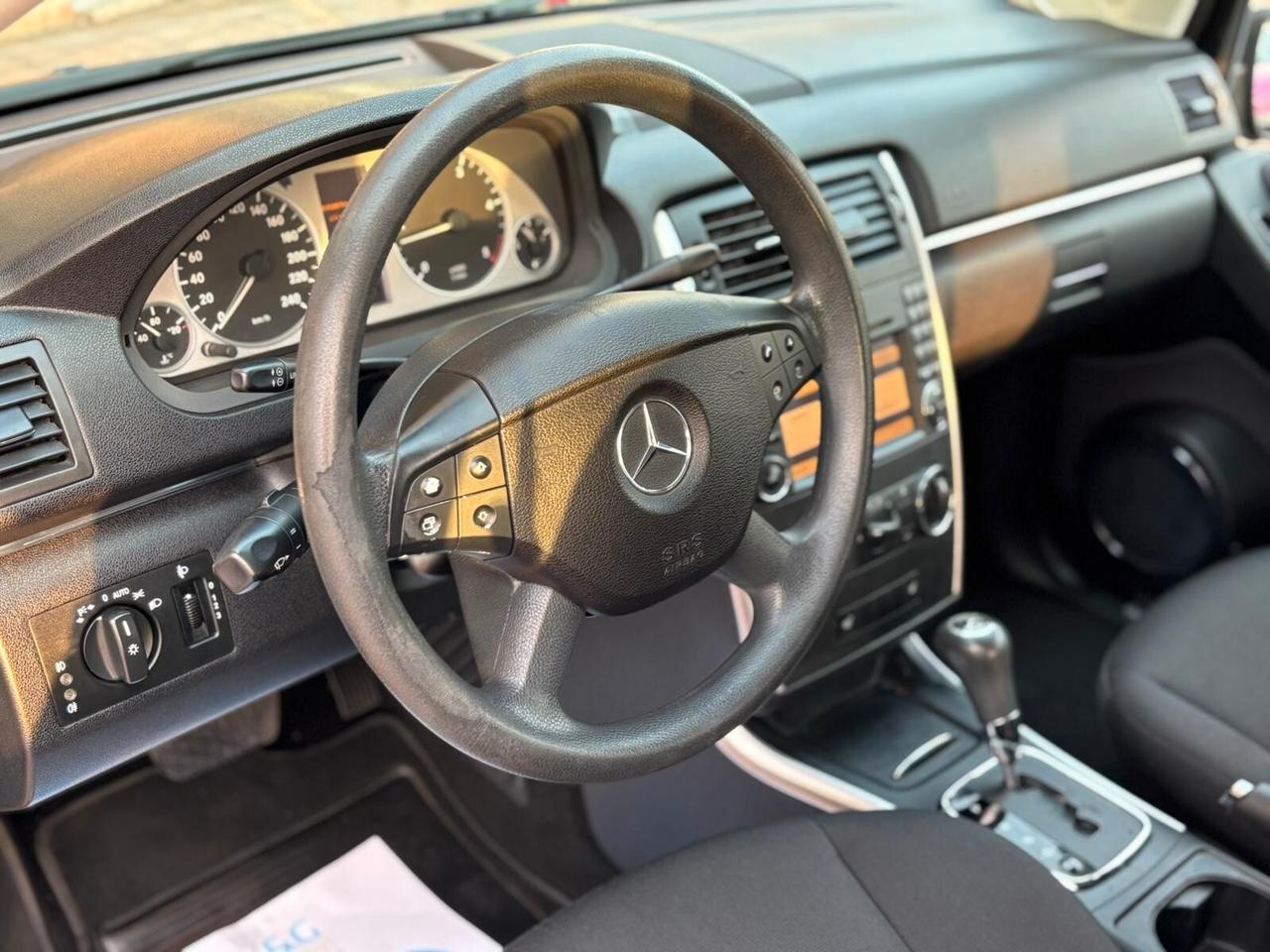 Mercedes-benz B 180