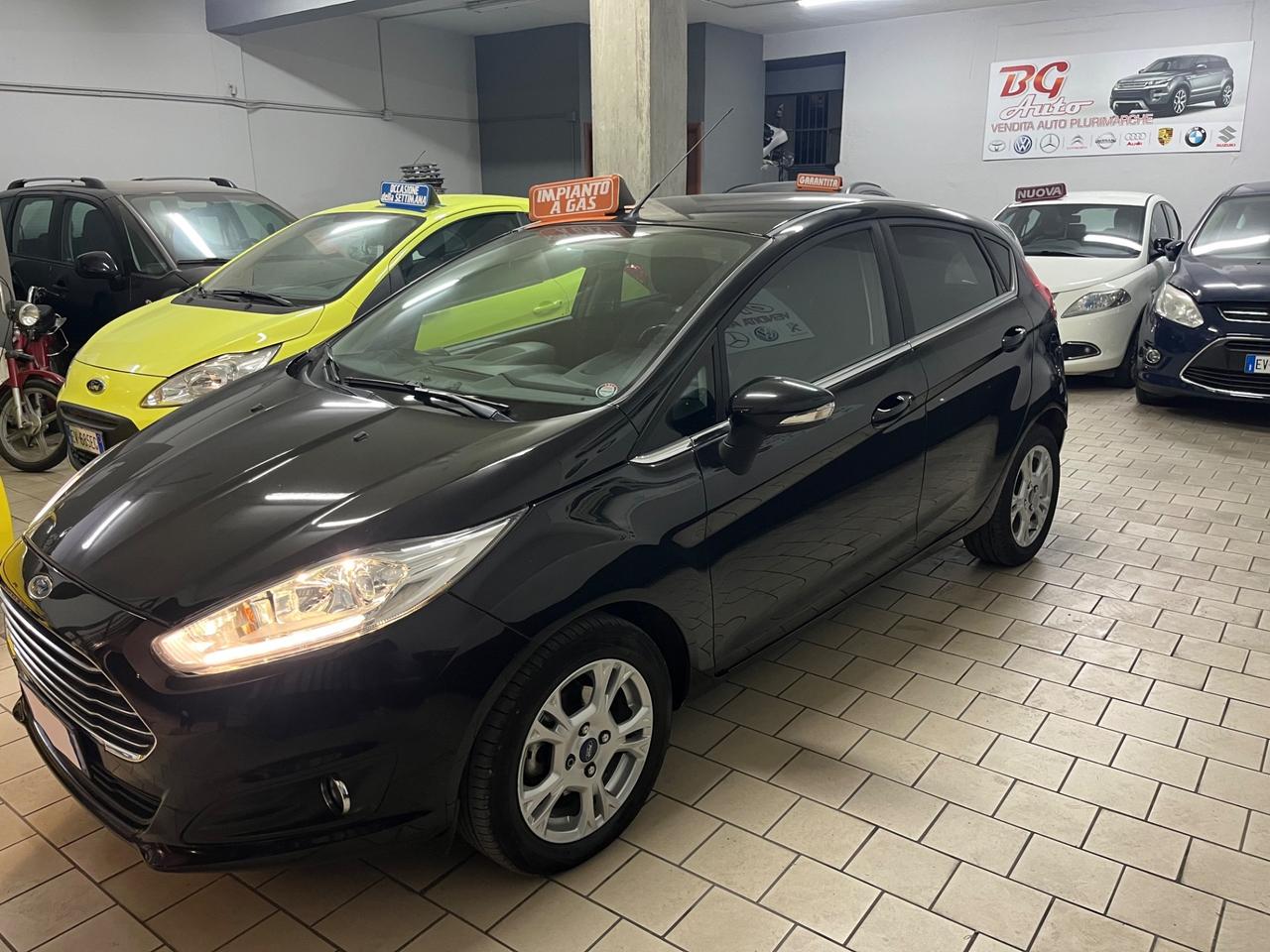 Ford Fiesta gpl titanium nav/led full 12/2016