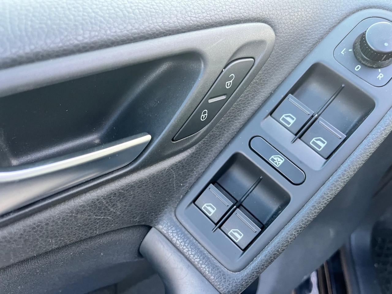 Volkswagen Golf 1.6 TDI DPF 5p. Con gancio traino