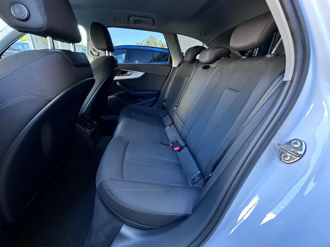 Audi A4 Avant 40 TDI S tronic S line edition V. COCKPIT