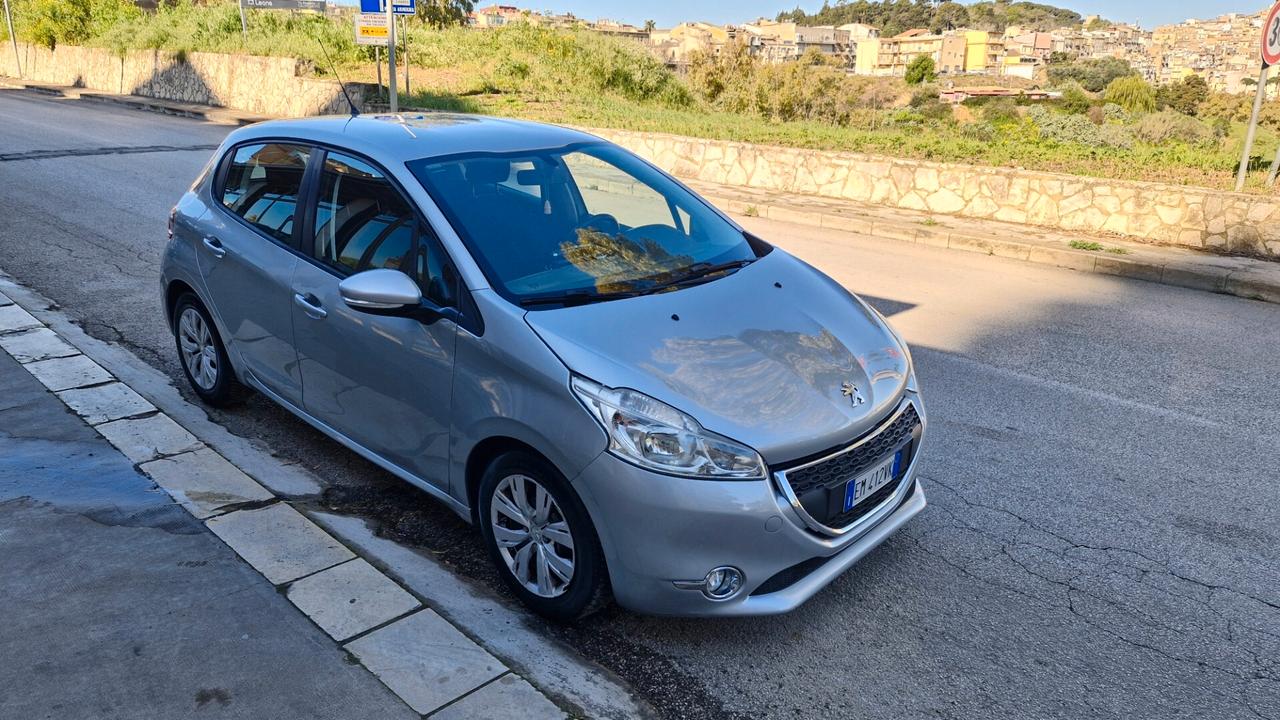 Peugeot 208 1.4 HDi 68 CV 5 porte Allure