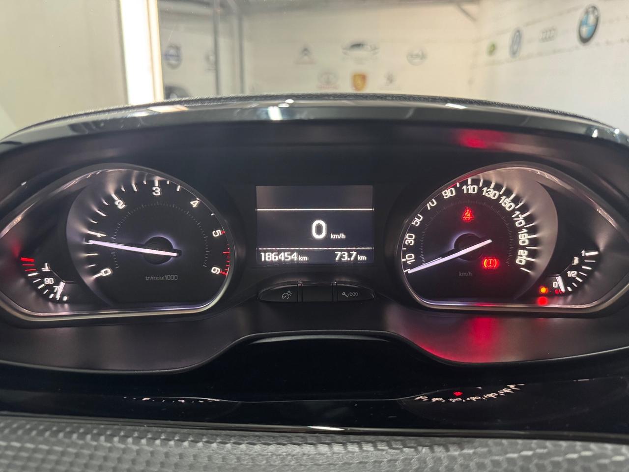 Peugeot 208 BlueHDi 100 5 porte Allure