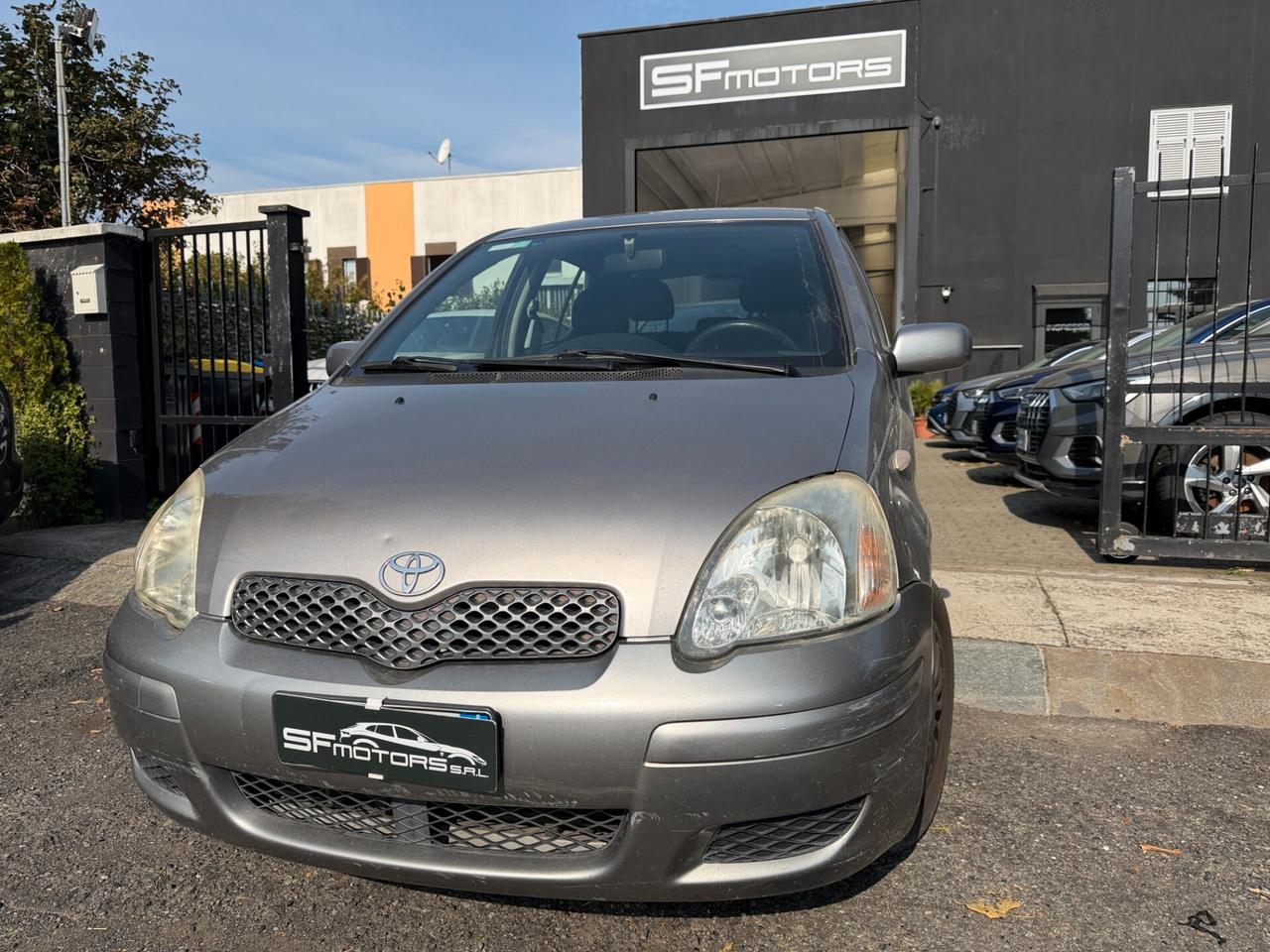 Toyota Yaris 1.0i 16V cat 5 porte Sol