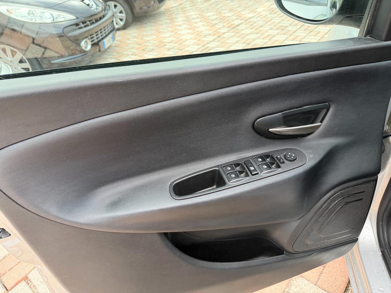 Lancia Ypsilon 1.2 69 CV 5 porte GPL Ecochic Platinum