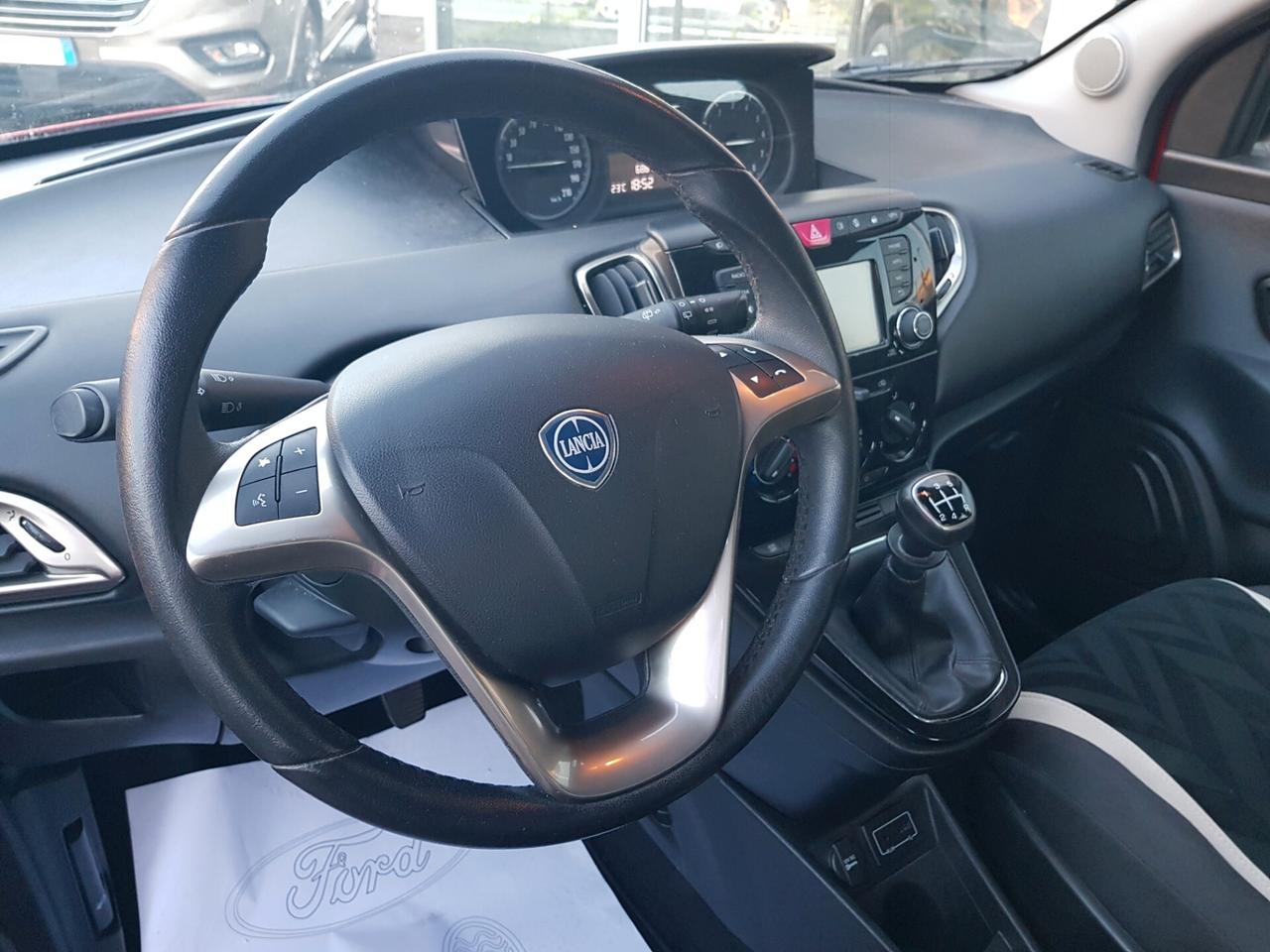 Lancia Ypsilon 1.2 69 CV 5 porte Silver GPL