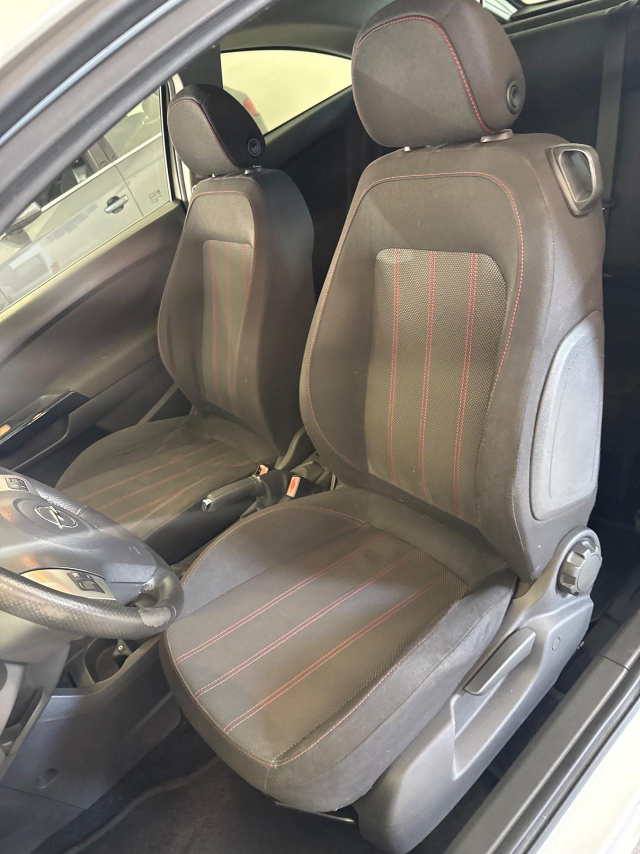 Opel Corsa 1.2 3 porte Sport