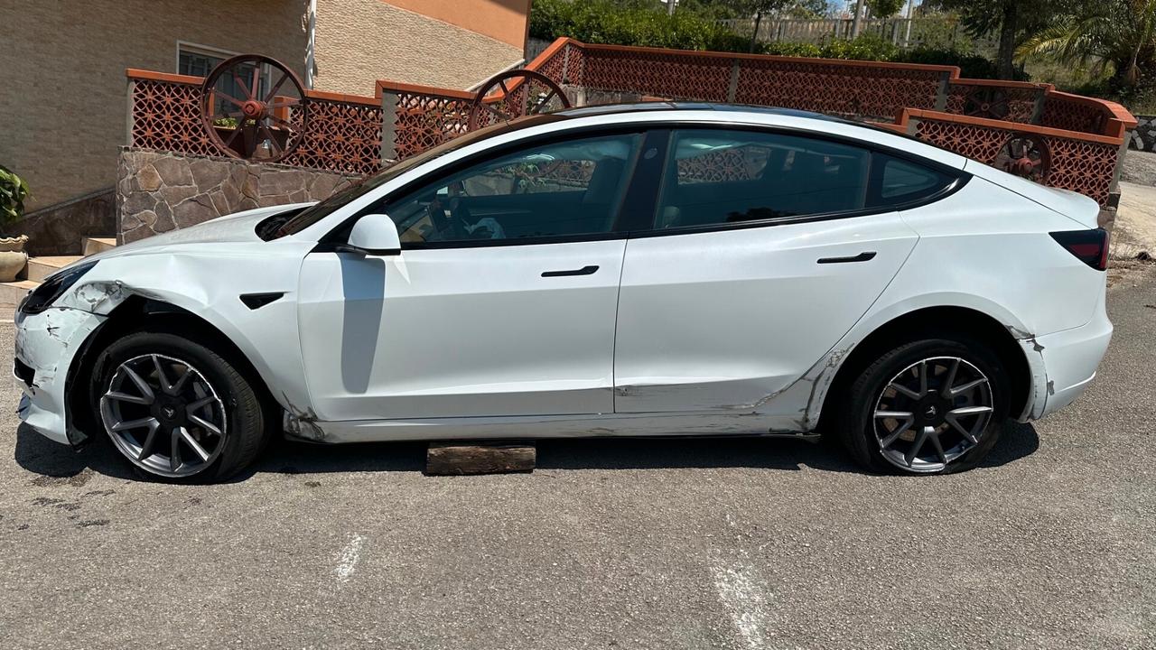 Tesla Model 3 RWD (incidentata)