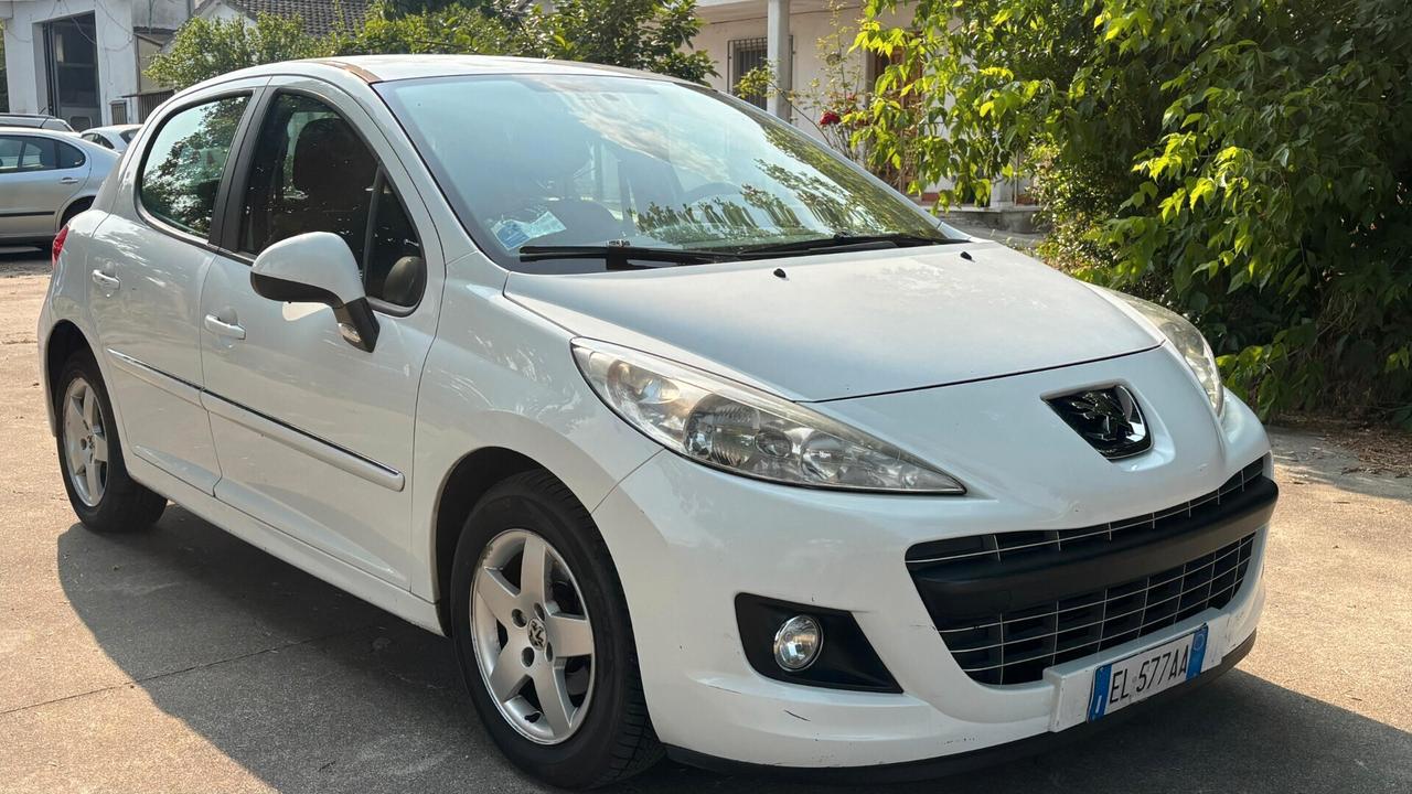 Peugeot 207 1.4 diesel 70CV 5p.ottima per nuovi patentati