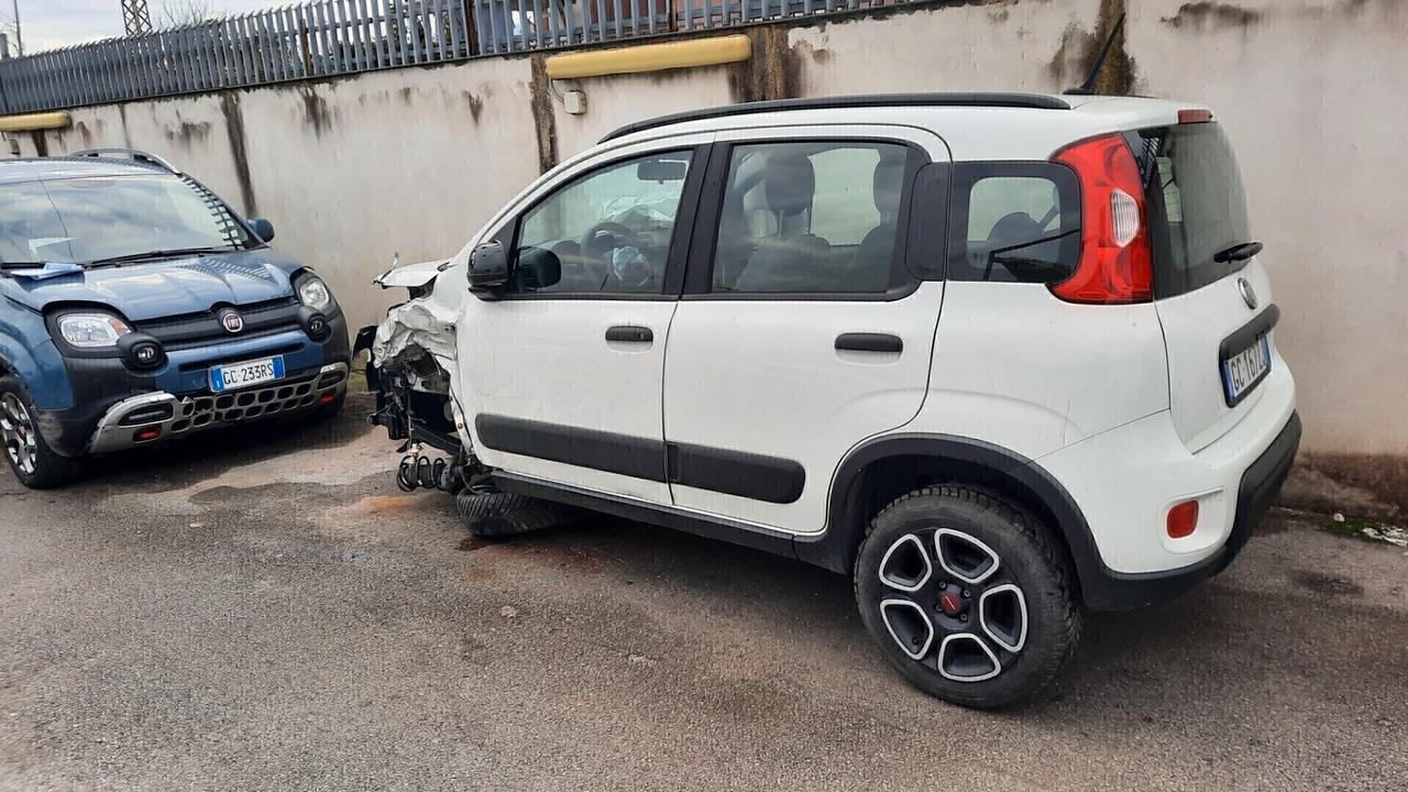 Fiat Panda 0.9 TwinAir Turbo Natural Power anno 2021 incidentata