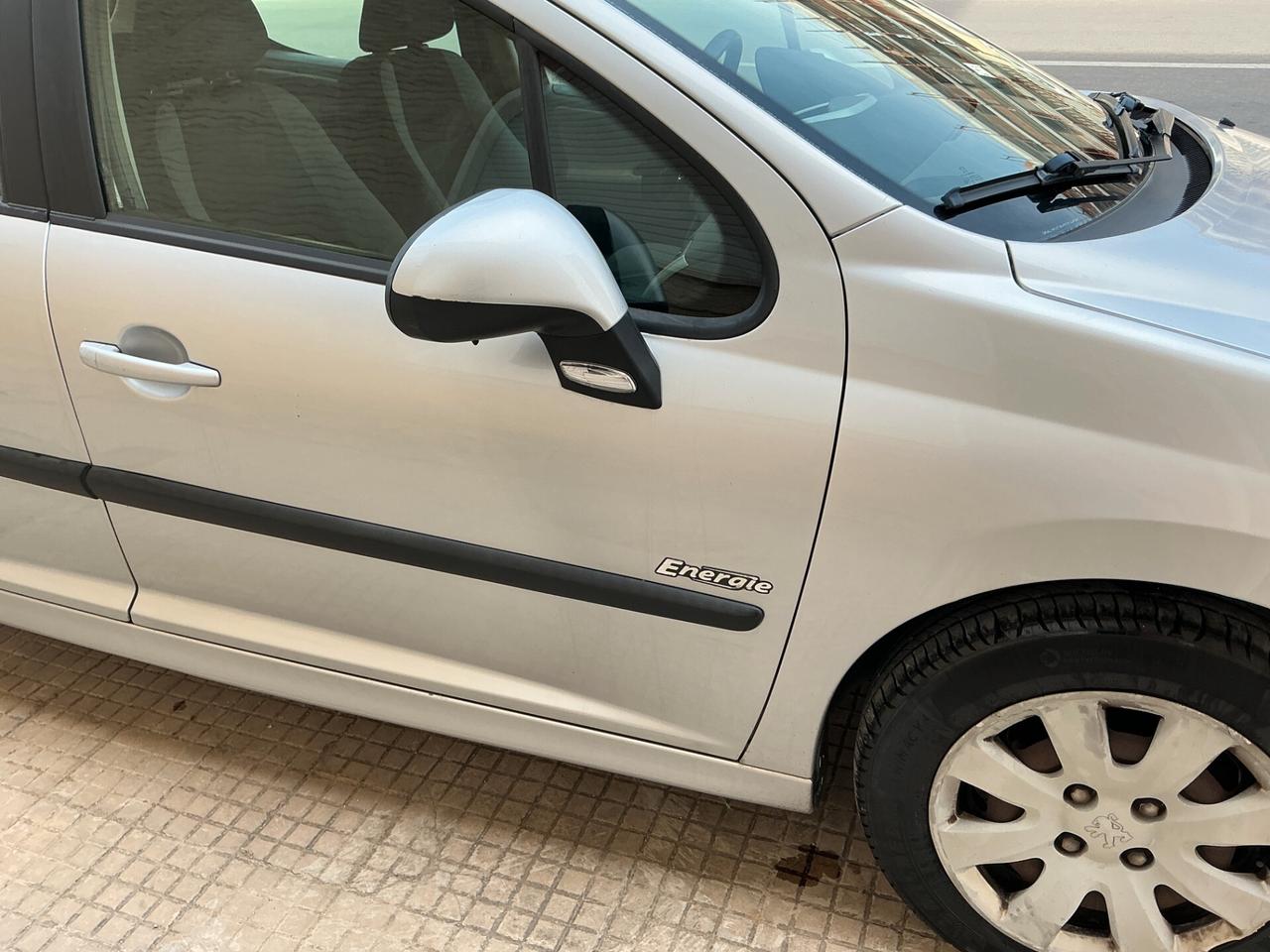 Peugeot 207 1.4 HDi 70CV 5p. ONE Line