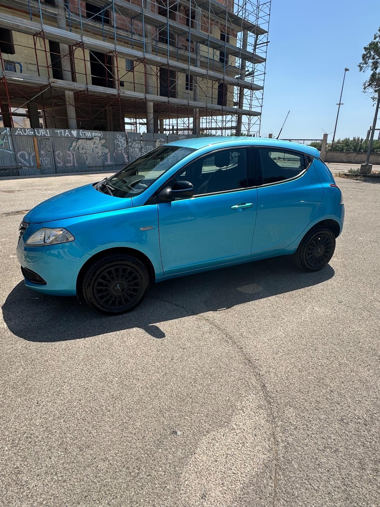 Lancia Ypsilon 0.9 TwinAir 85 CV 5 porte Metano Ecochic Elefantino