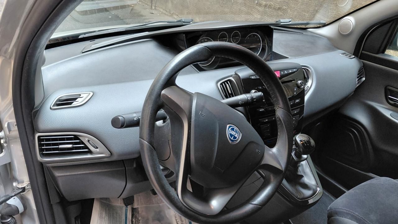 Lancia Ypsilon 0.9 TwinAir 85 CV 5 porte S&S Platinum