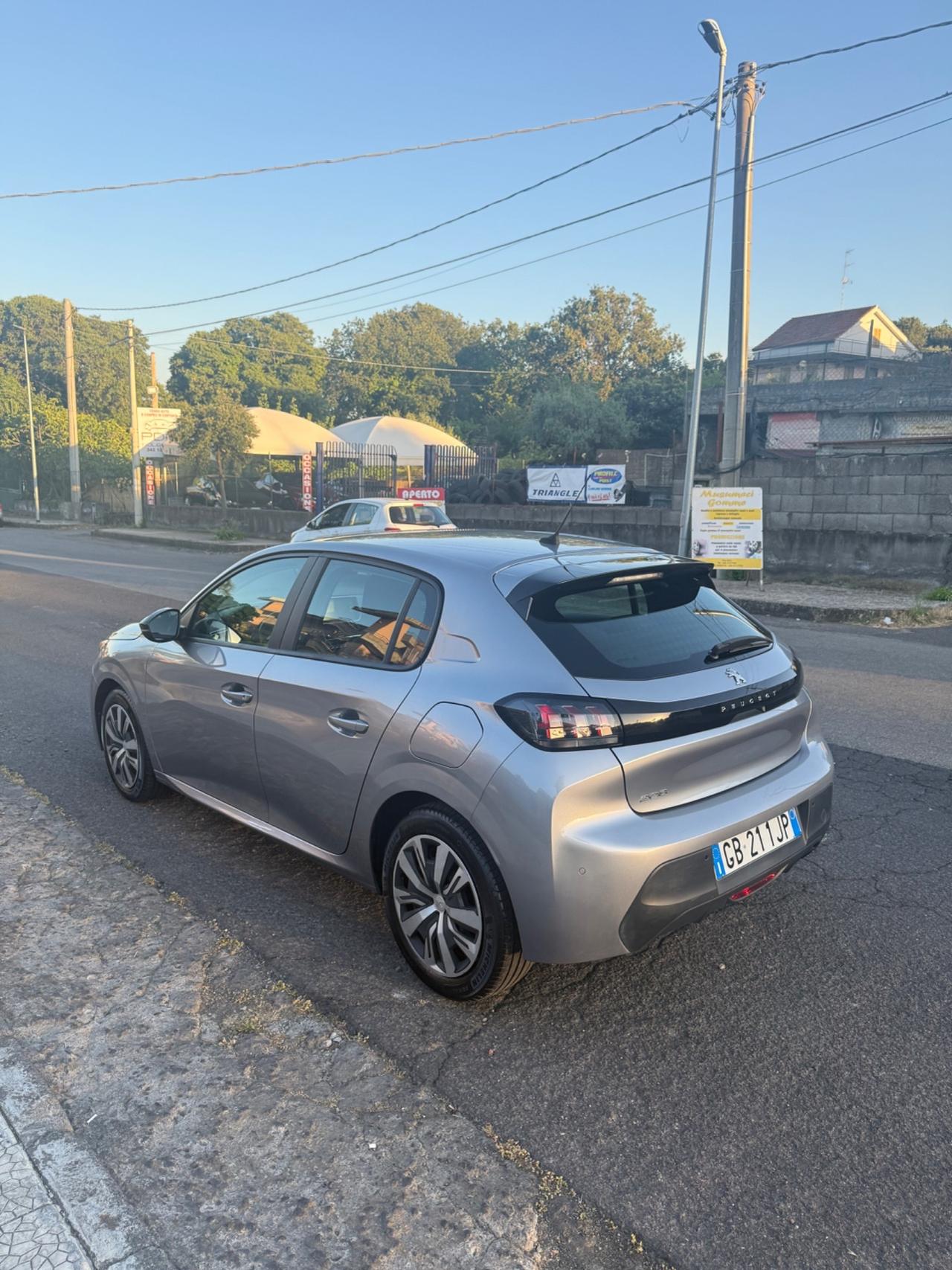 Peugeot 208 PureTech 75cv