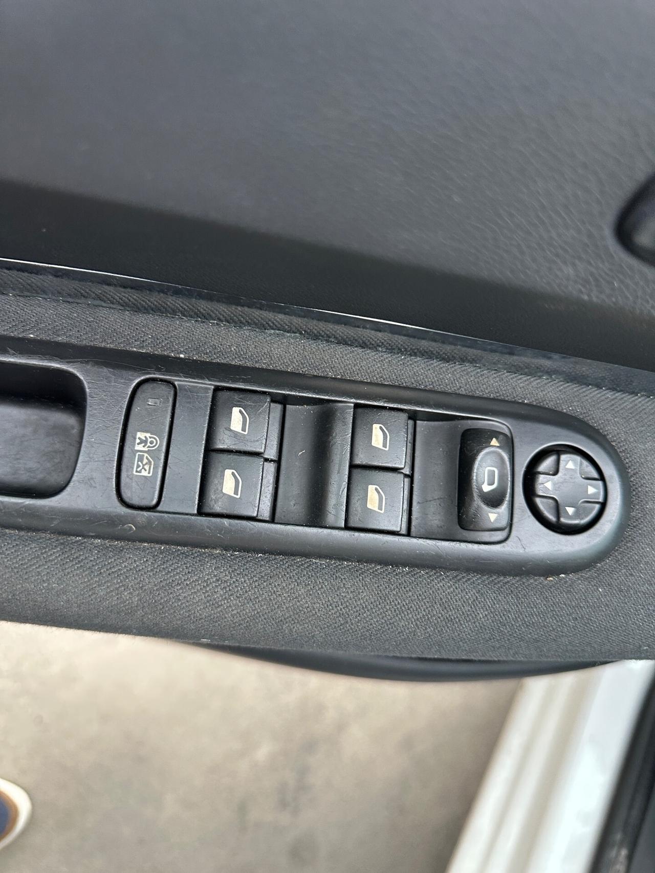 Peugeot 5008 1.6 e-HDi 115CV Stop&Start ETG6 Allur