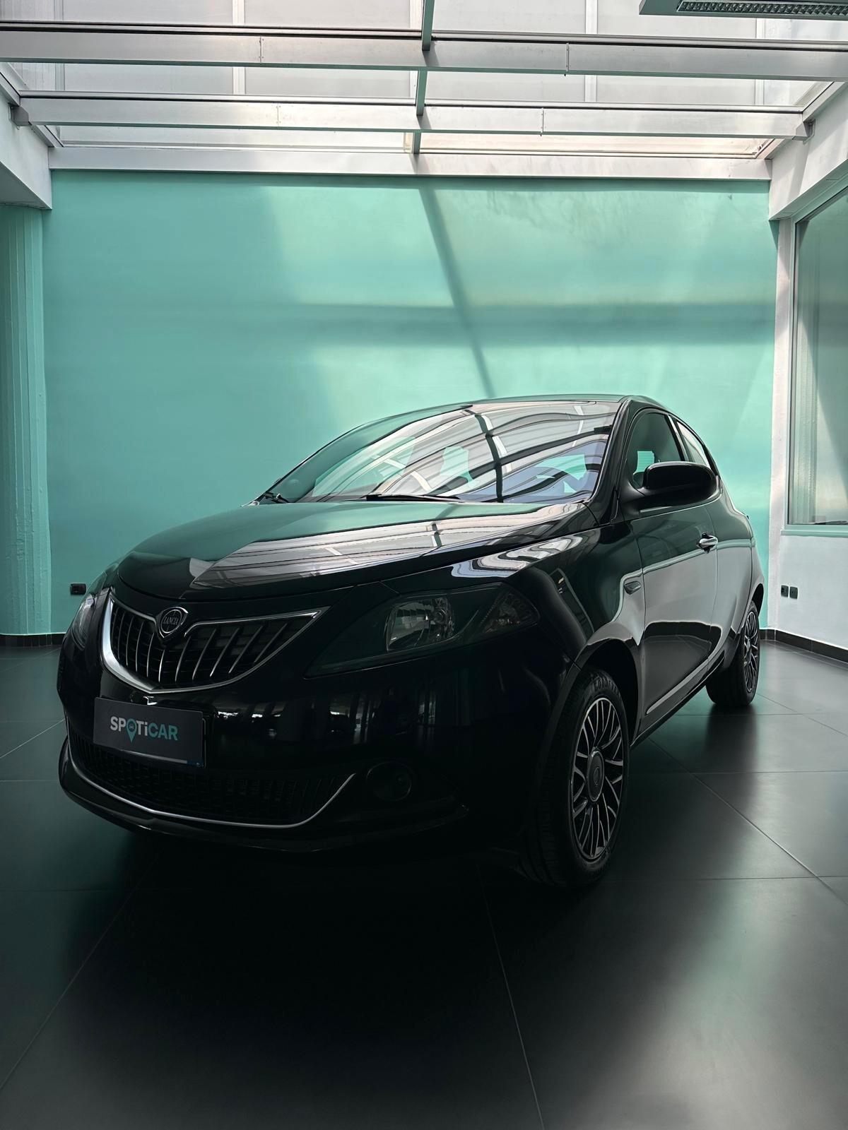 Lancia Ypsilon 1.0 FireFly 5 porte S&S Hybrid Platino