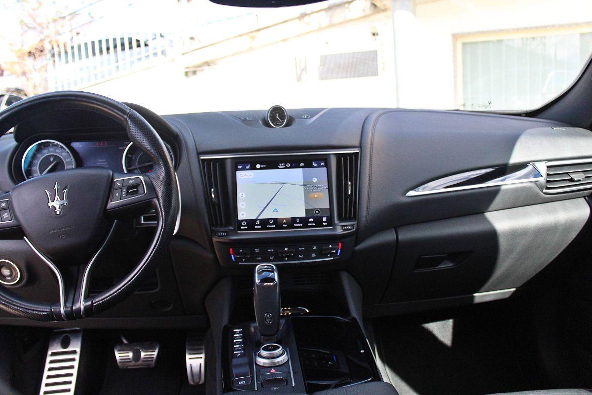 MASERATI - Levante