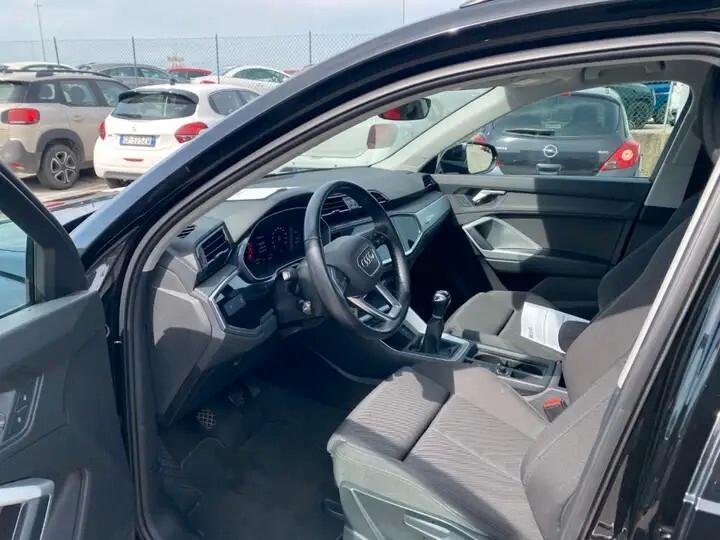 Audi Q3 35 TFSI Business