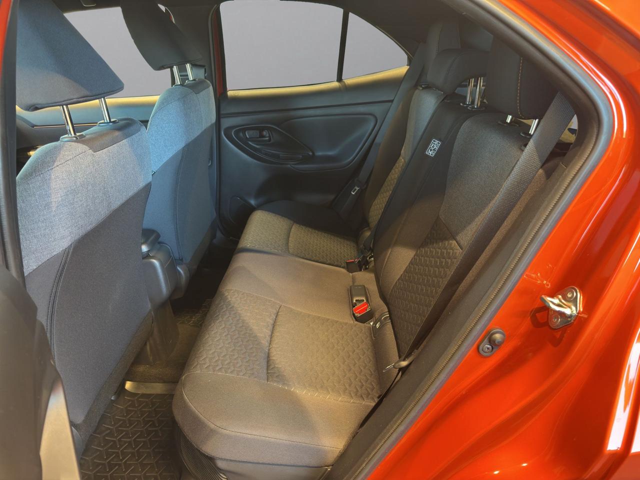 Toyota Yaris Cross 1.5h Orange Edition fwd 116cv