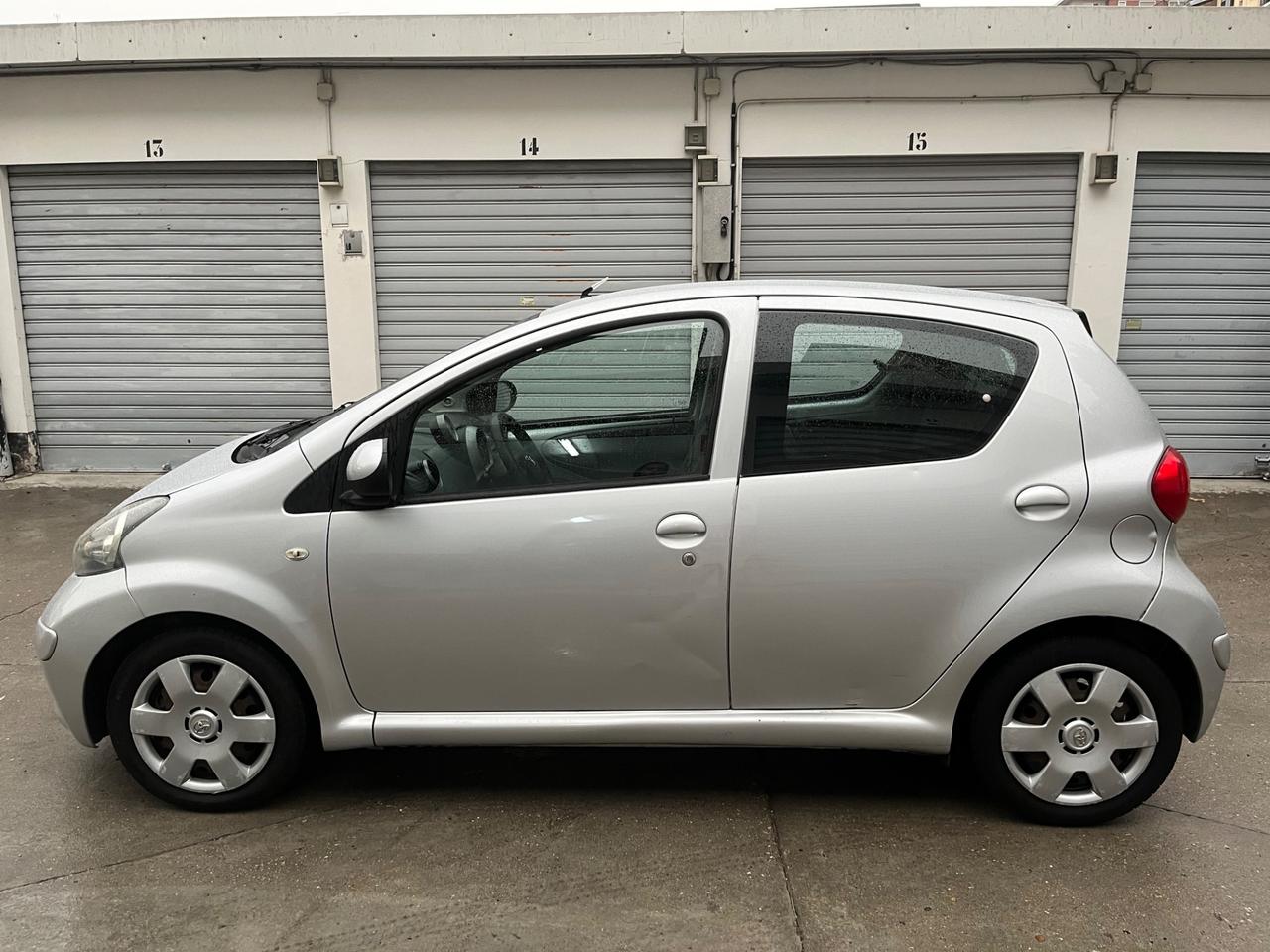 Toyota Aygo 1.0 12V VVT-i 5 porte Sol