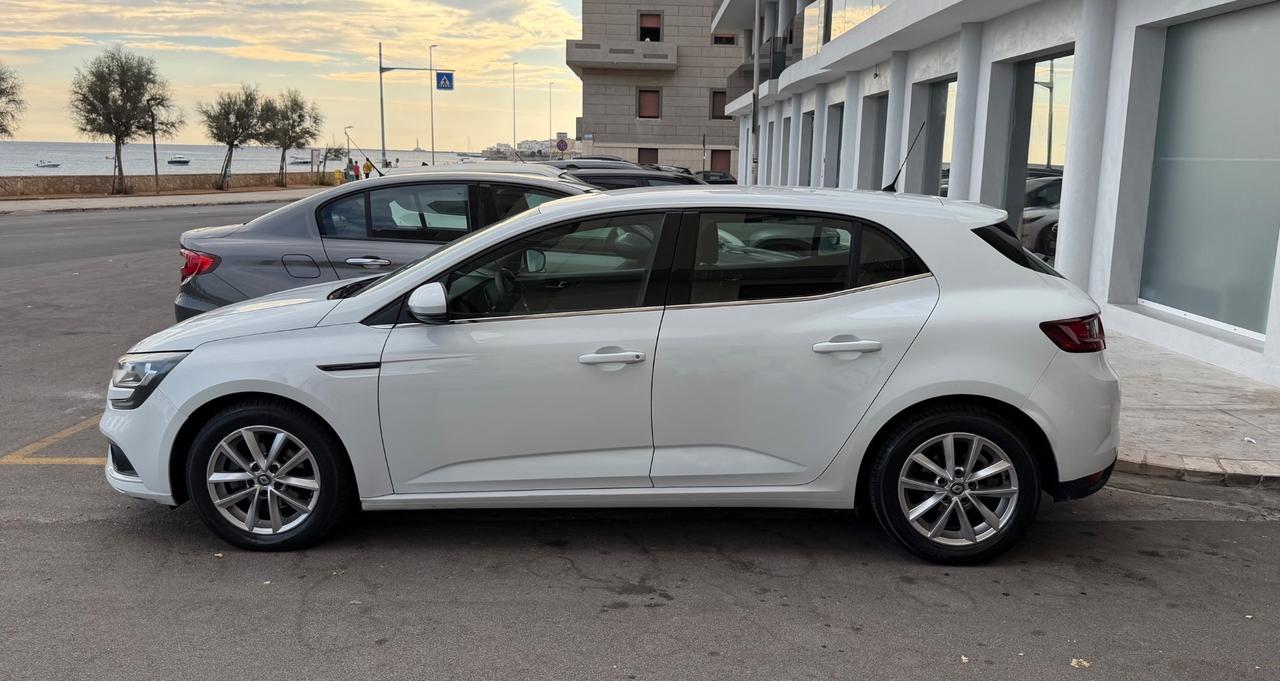 Renault Megane Mégane dCi 8V 110 CV EDC Energy Bose