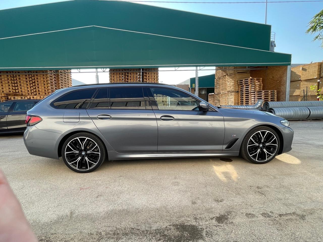 SOLO DA QUALITYCARS PESCARA : Bmw 520 520d 48V xDrive Touring Msport ibrida/diesel