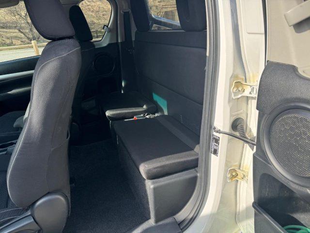 TOYOTA Hilux 2.4 D-4D 4WD 2 porte Extra Cab Lounge