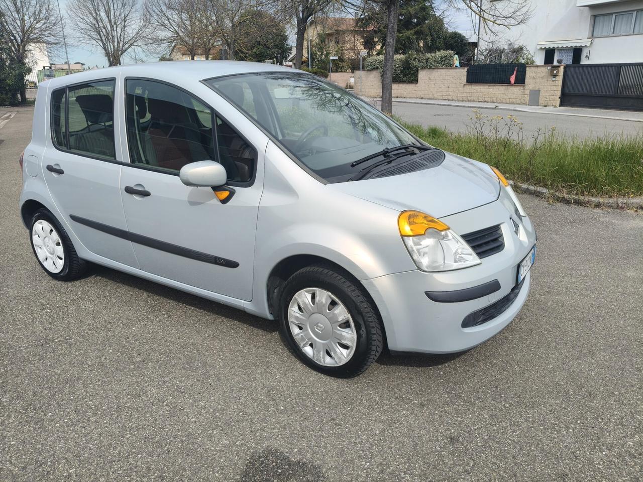 Renault Modus 1.2 benzina PER NEOPATENTATI