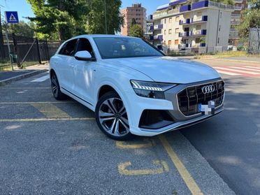 AUDI Q8 45 TDI quattro tiptronic Sport