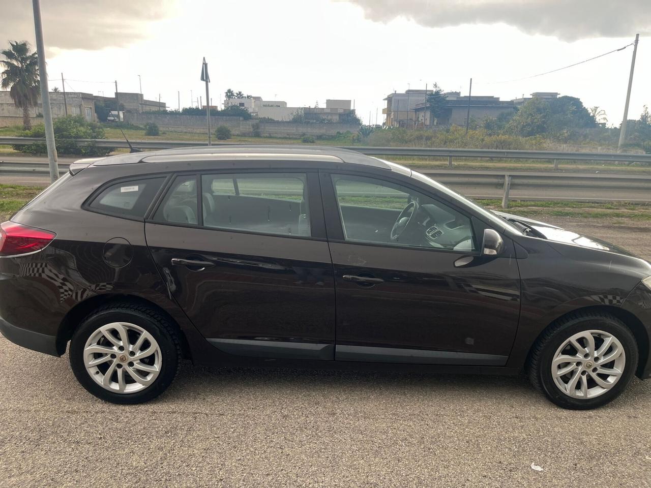 Renault Megane 1.5 dCi 110CV EDC SporTour 2012