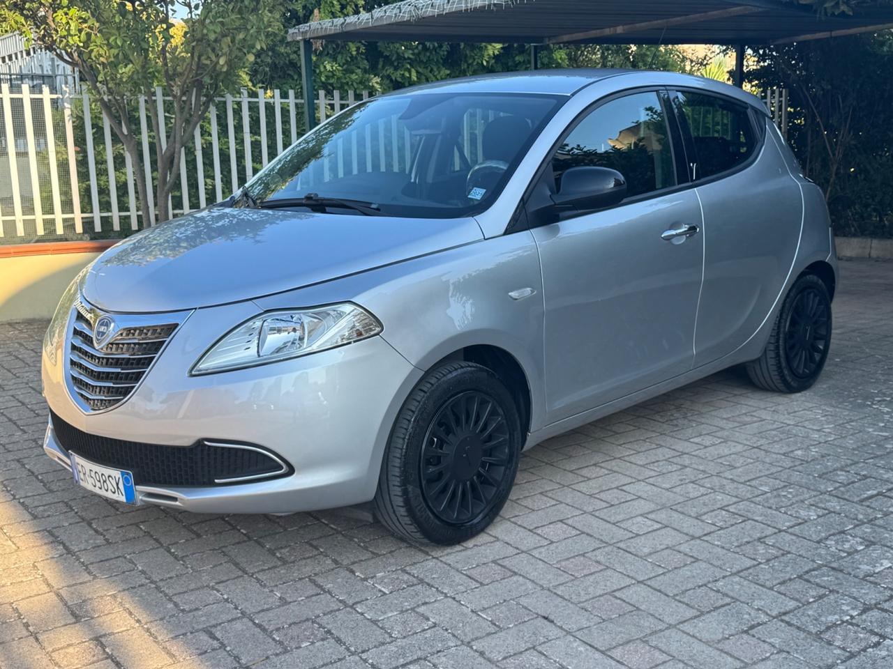 Lancia Ypsilon 1.2 69 CV 5 porte S&S Silver
