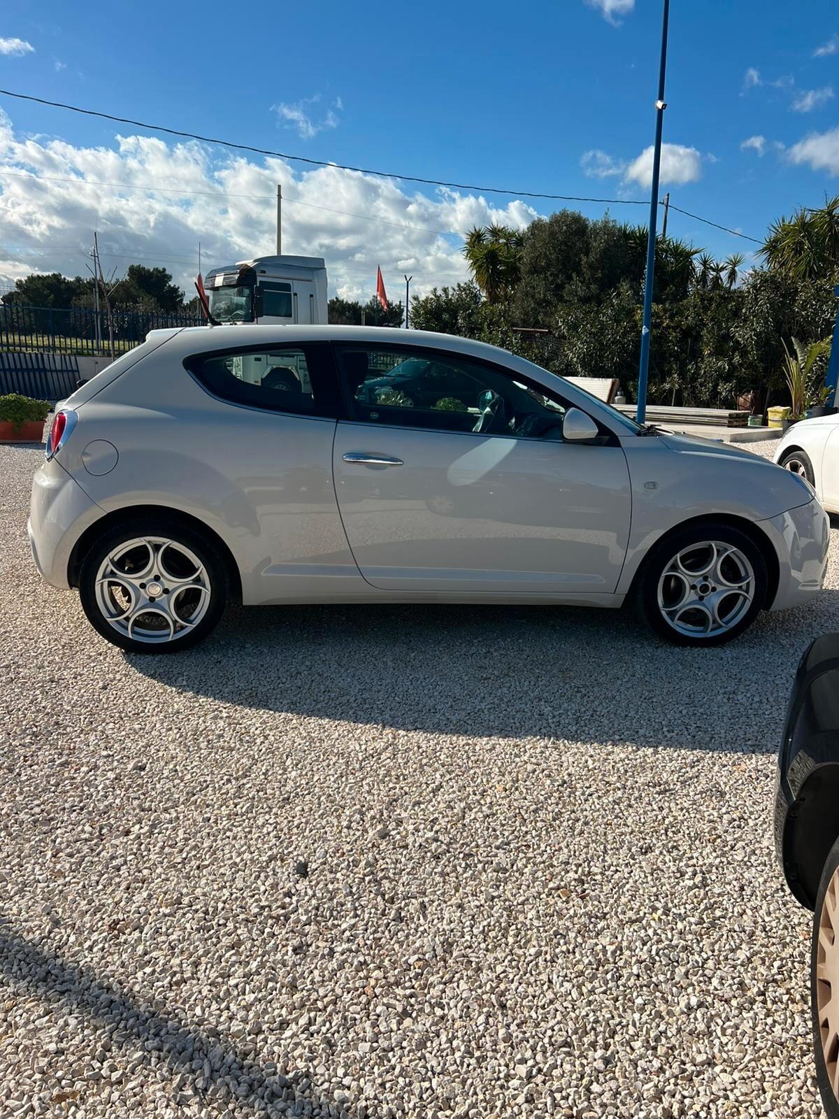 Alfa Romeo MiTo 1.6 JTDm 16V Distinctive Premium Pack