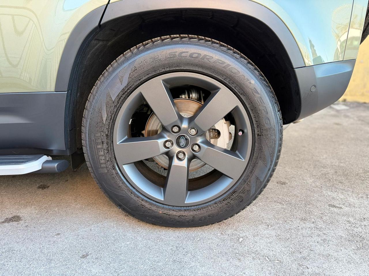 Land Rover Defender 110 3.0D I6 200 CV AWD Auto X-Dynamic SE