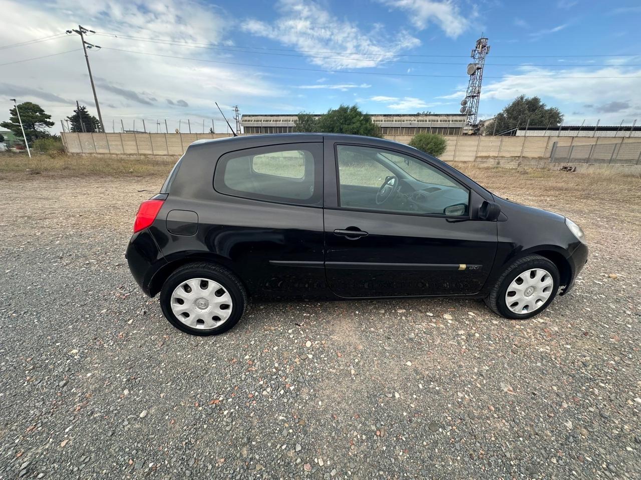 Renault Clio 1.5 Diesel- NEOPATENTATI