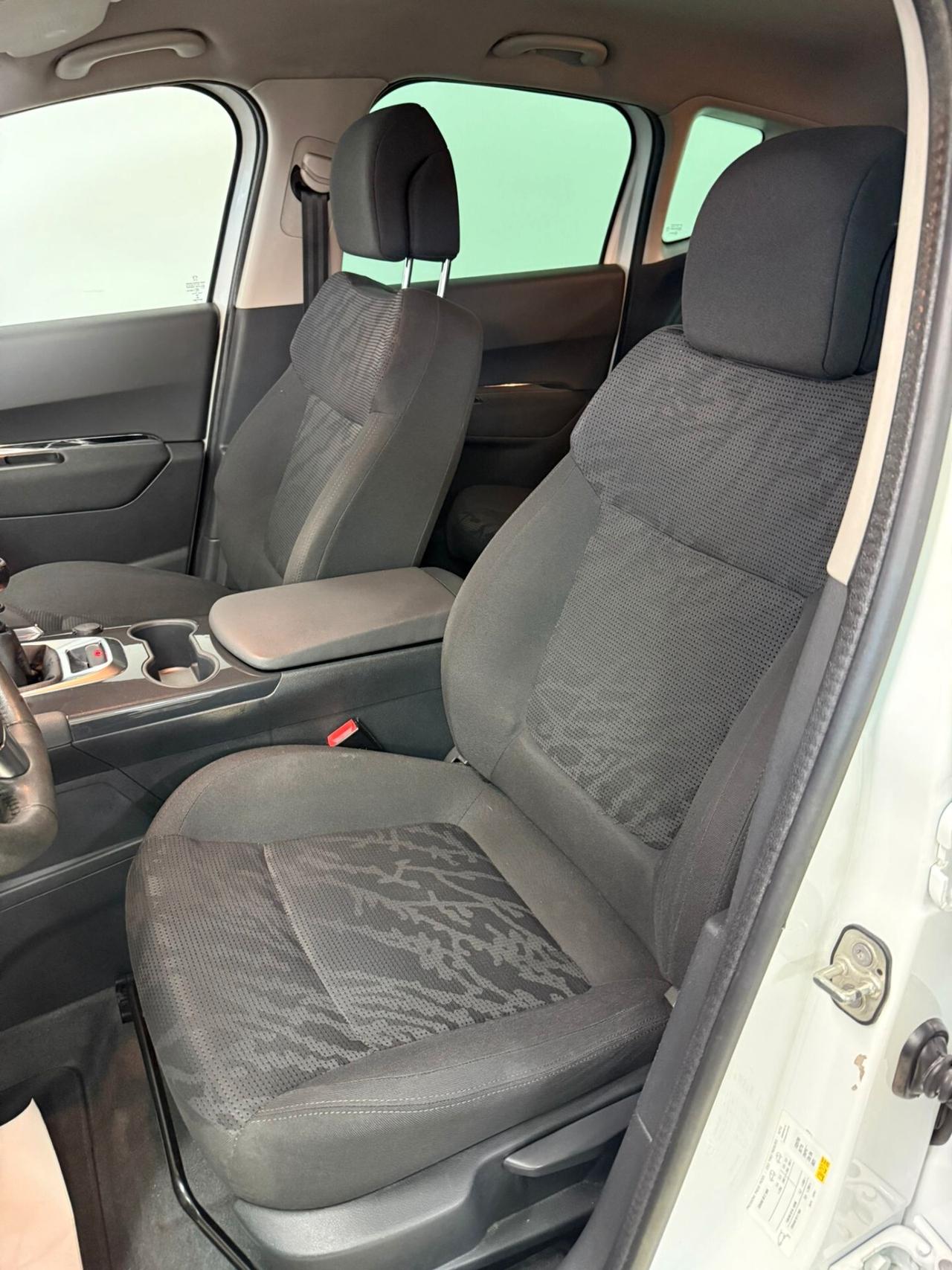 Peugeot 3008 1.6 HDi 115CV Allure