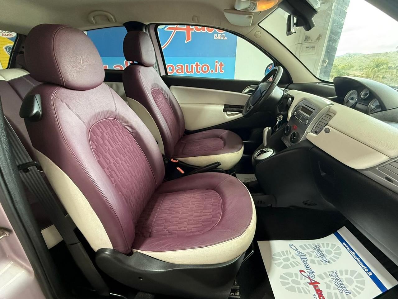 Lancia Ypsilon 1.3 MJT 75 CV Versus