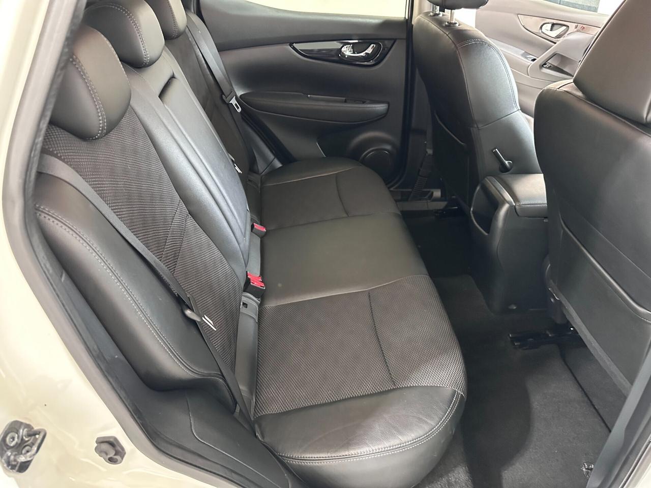 Nissan Qashqai 1.5 dCi N-Connecta – DA VETRI