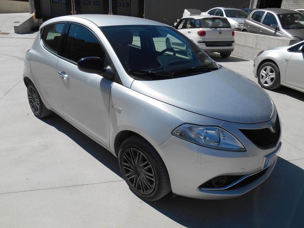 Lancia Ypsilon 1.2 69 CV 5 porte S&S KM.43.000 UNICO PROPRIETARIO OK NEOPATENTATI