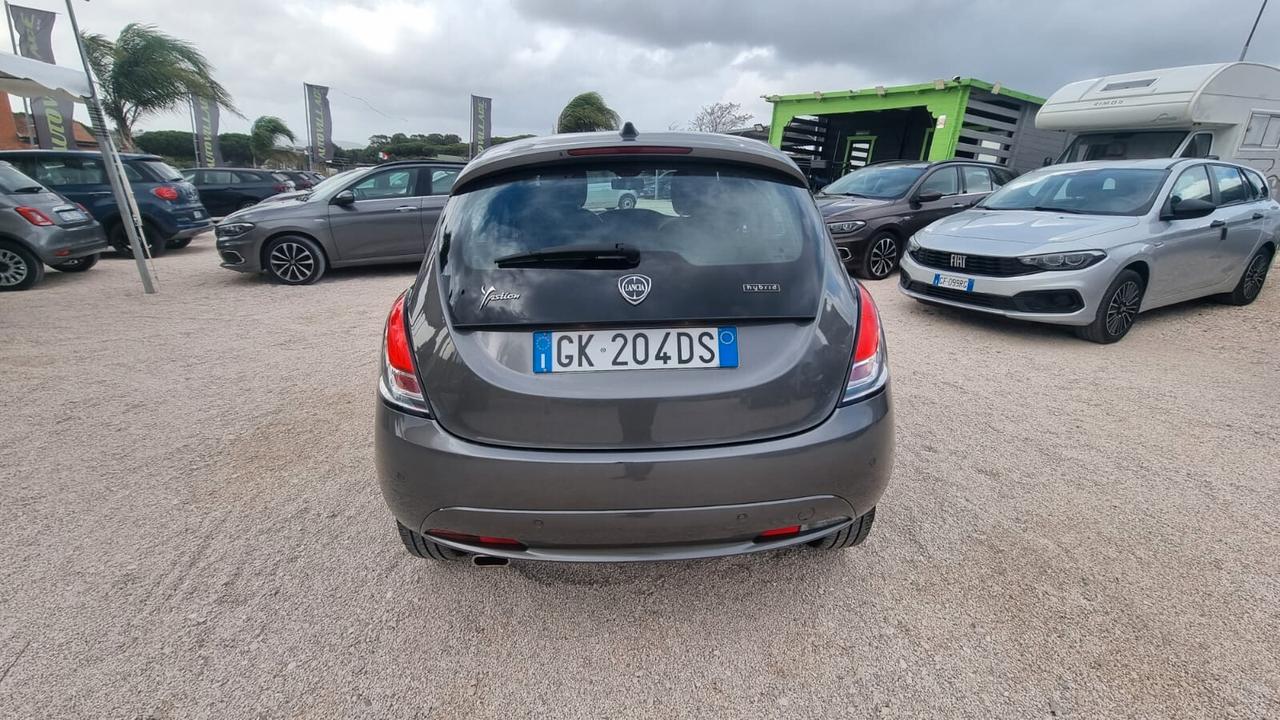 Lancia Ypsilon 1.0 FireFly 5 porte S&S Hybrid Ecochic Gold